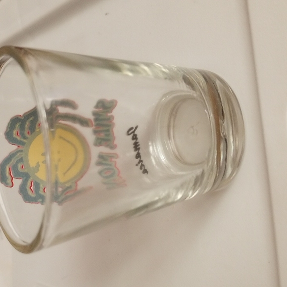 Smile Mon Smiley Face Jamaica Shot Glass - Picture 3 of 4